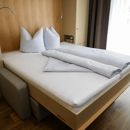 5rooms Fruehstueckspension Bed & Breakfast