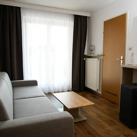 5rooms Fruehstueckspension Bed & Breakfast 3*