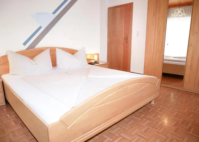 ベッド・アンド・ブレックファスト 5rooms Fruehstueckspension 3*