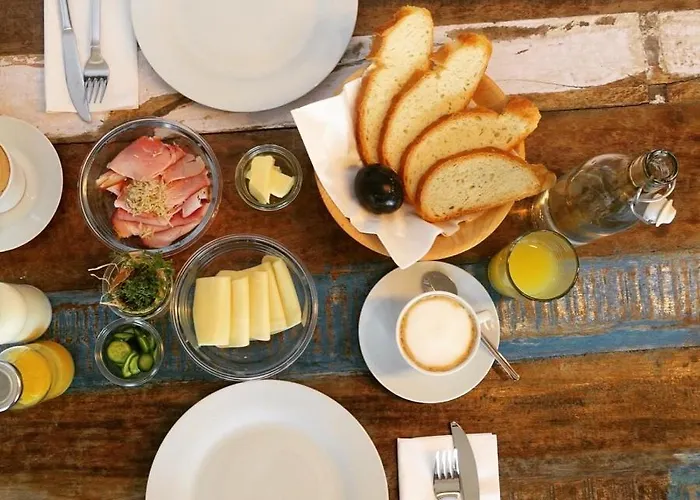 ベッド・アンド・ブレックファスト 5rooms Fruehstueckspension 3*